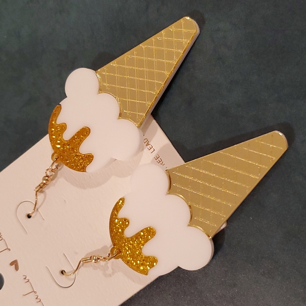 Vanilla ice cream waffle cone•gold glitter goldtone pierced dangle earrings•